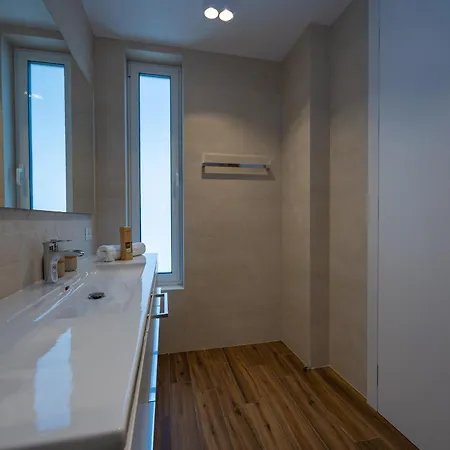 Luxury Penthouse Sara شقة