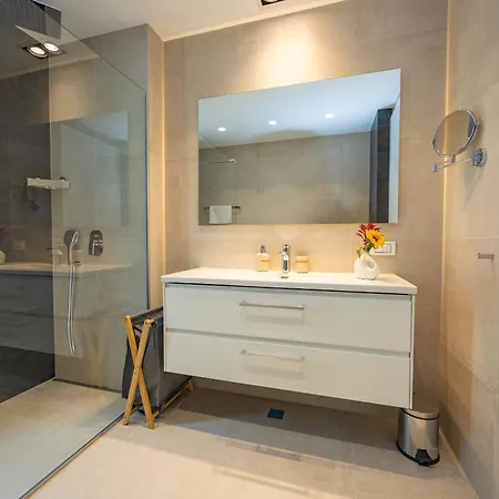 Luxury Penthouse Sara 아파트 *