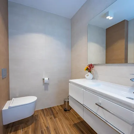 Luxury Penthouse Sara 아파트 *