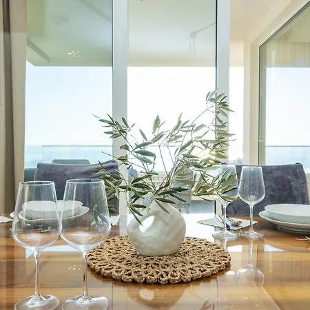 Luxury Penthouse Sara شقة *