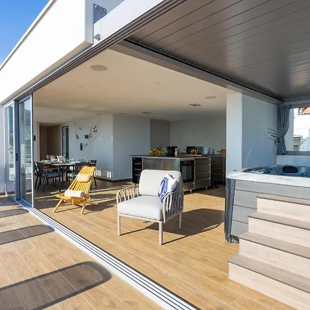Luxury Penthouse Sara شقة ماكارسكا