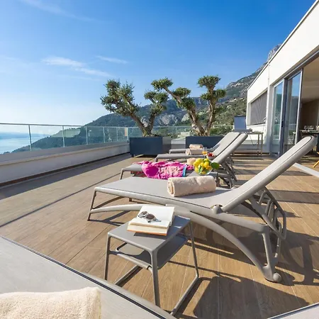 Luxury Penthouse Sara شقة *