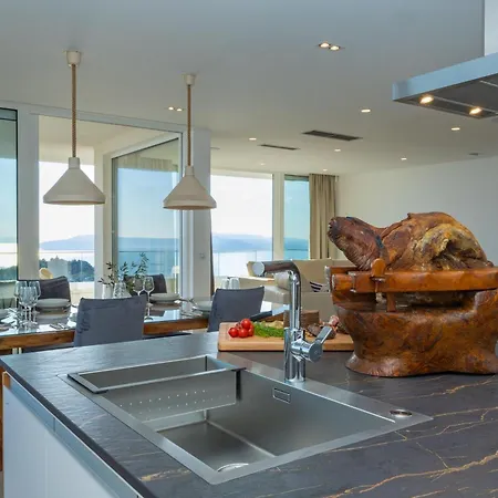 Apartment Luxury Penthouse Sara