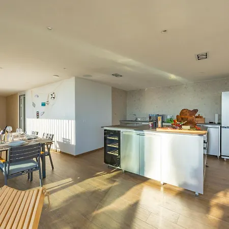 Luxury Penthouse Sara شقة *