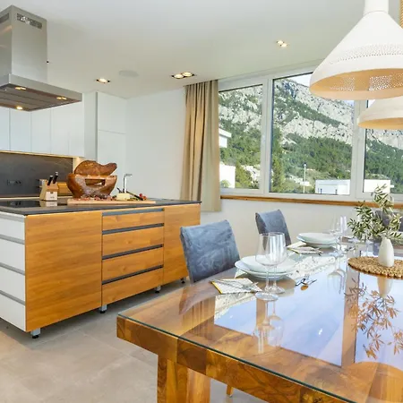 Luxury Penthouse Sara شقة