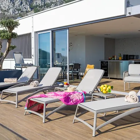 Luxury Penthouse Sara شقة *
