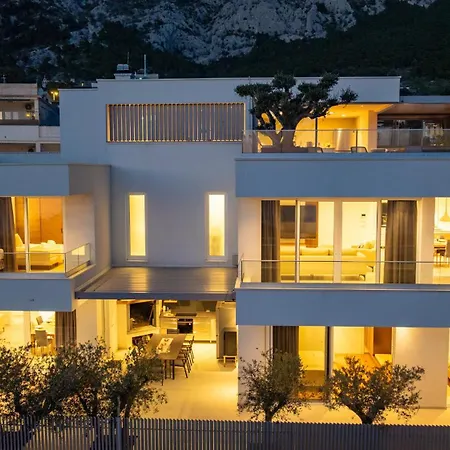 Luxury Penthouse Sara شقة